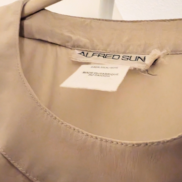 Vtg Alfred Sung Tan Silk Blouse. Made in Canada. Roomy Sz 4. - Picture 4 of 14